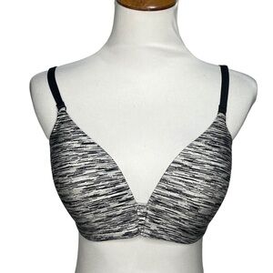 Victoria's Secret No Wire
Sans Armature Bra 34DD - Black & White Print